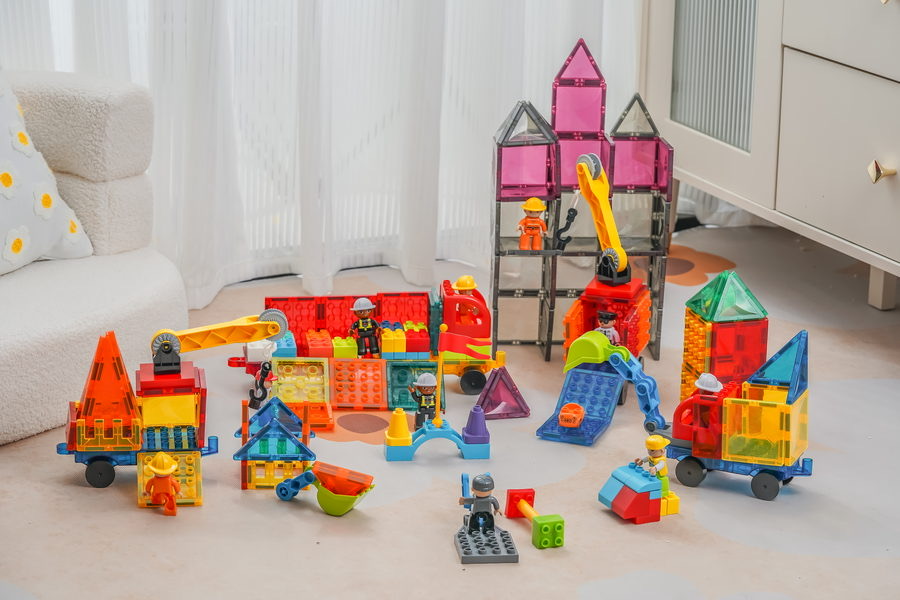 Magnetic toy connectors and accessories