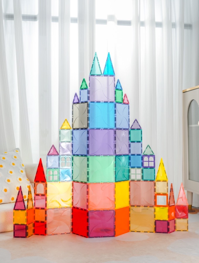 Rainbow magnetic tiles shown on the DUDUBAO homepage